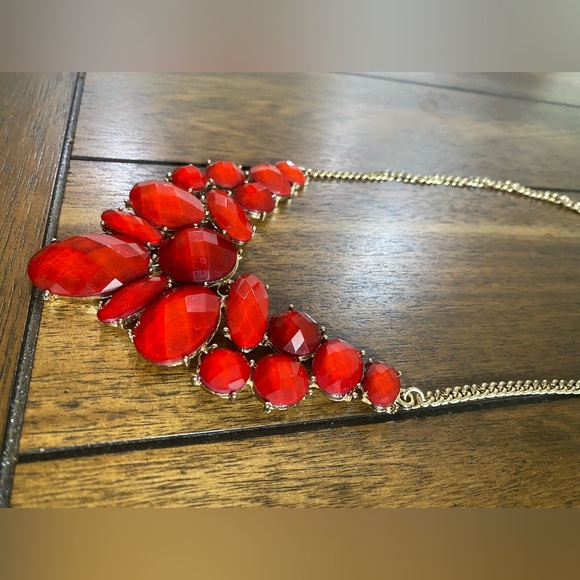 BOGO 2 x $10 NWOT “Red/ Gold Tone Statement Necklace” - Picture 7 of 9